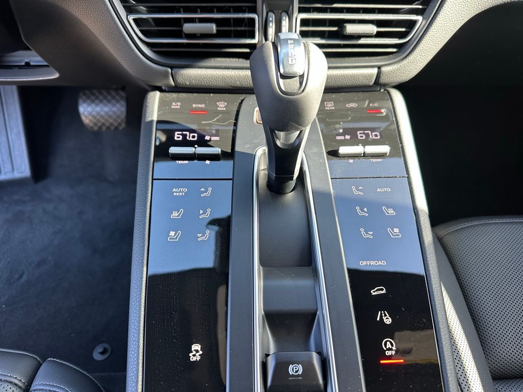 Thumbnail: 2025 Porsche Macan - 20
