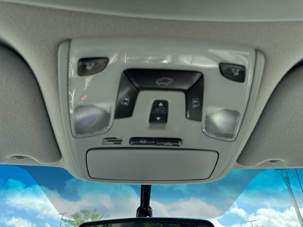 Used 2013 Silver Toyota XLE image 23