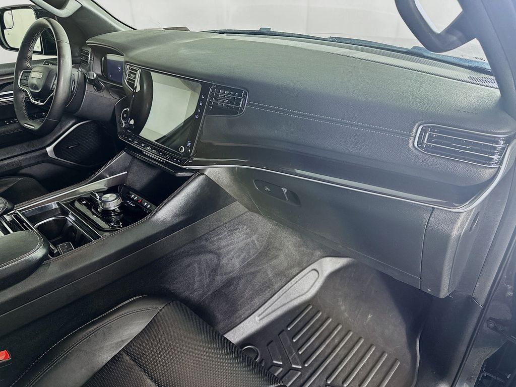 Used 2023 Gray Jeep Base image 32