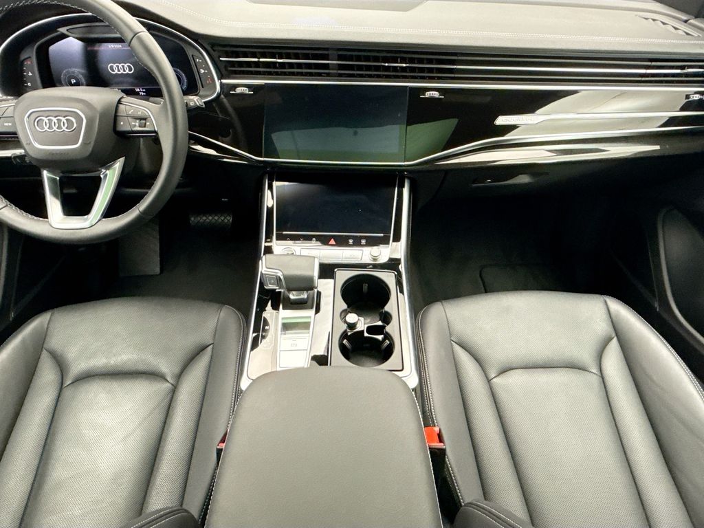 Thumbnail: 2025 Audi Q8 - 13