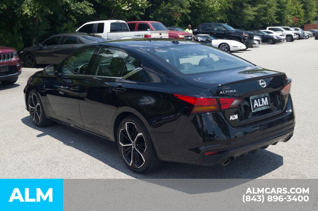 Used 2024 Black Nissan 2.5 SR image 9