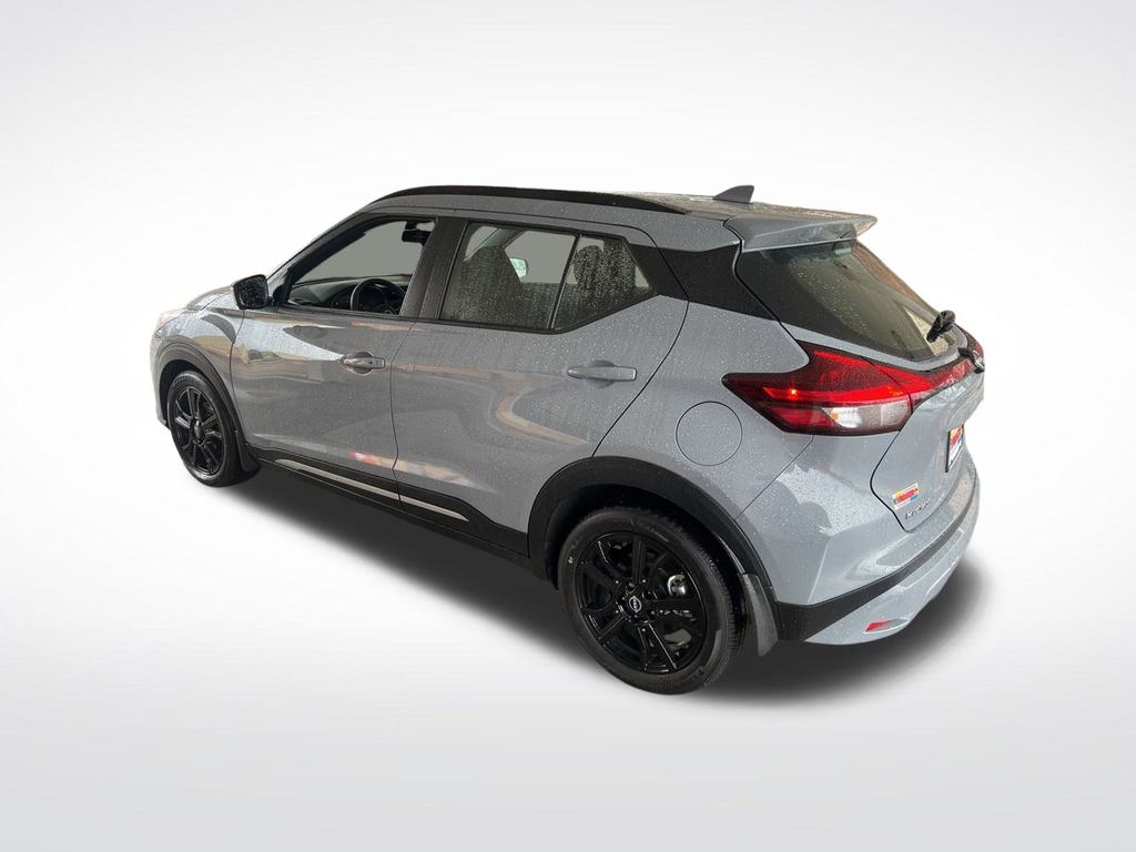 2024 Nissan Kicks SR photo