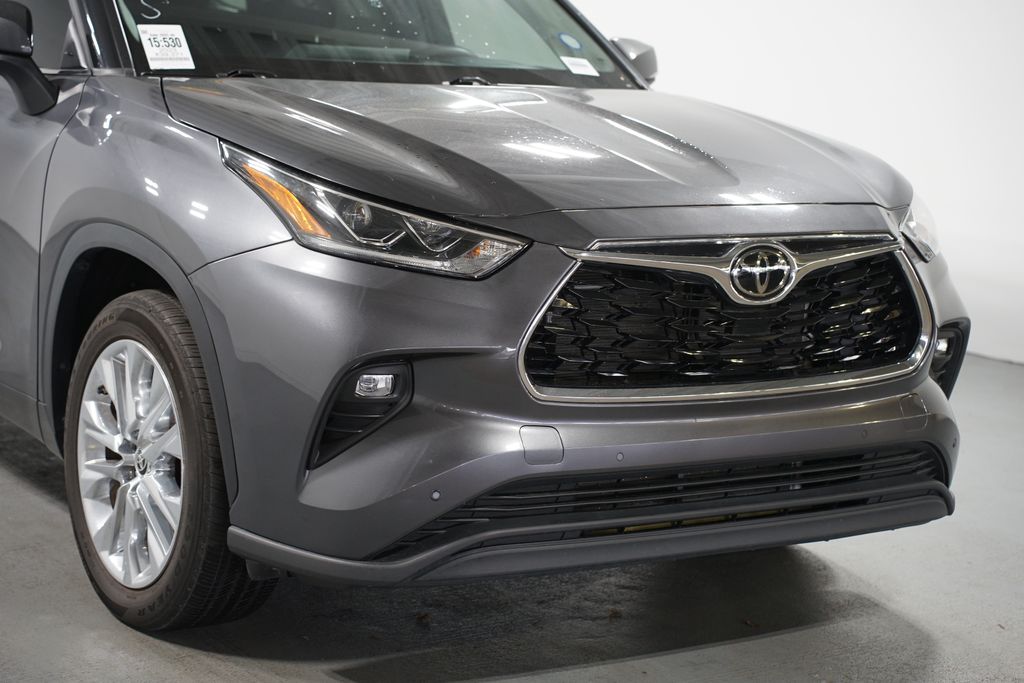 Thumbnail: 2023 Toyota Highlander - 4
