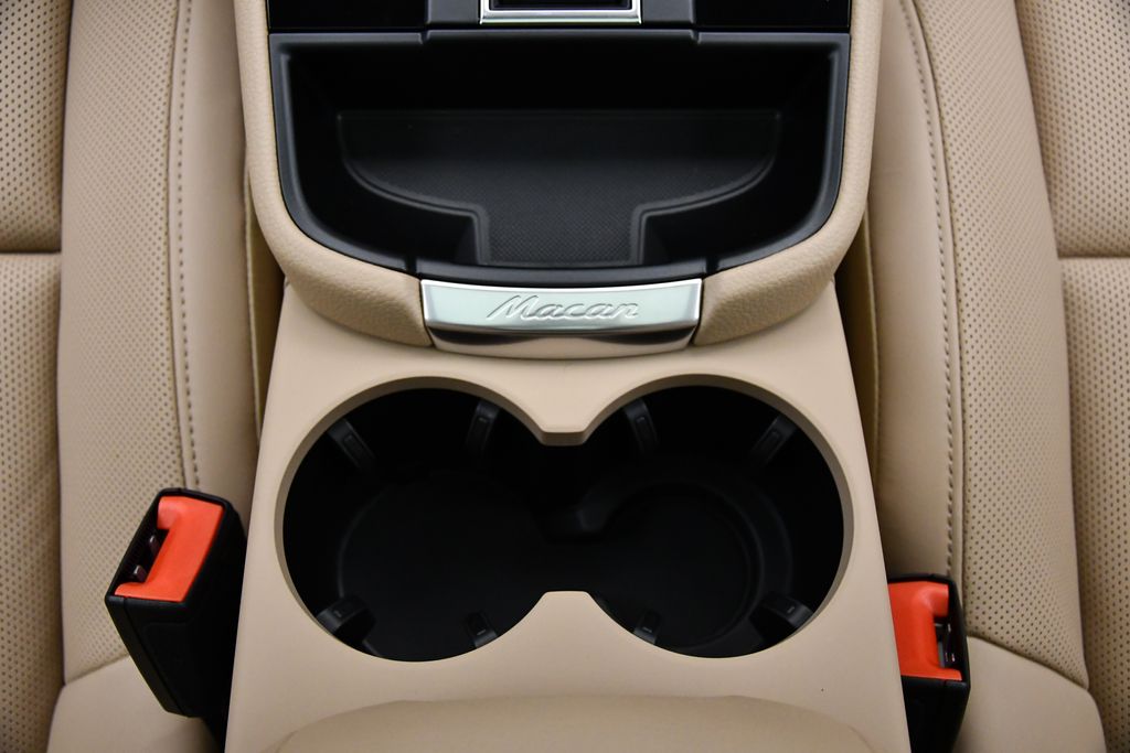 Thumbnail: 2025 Porsche Macan - 29