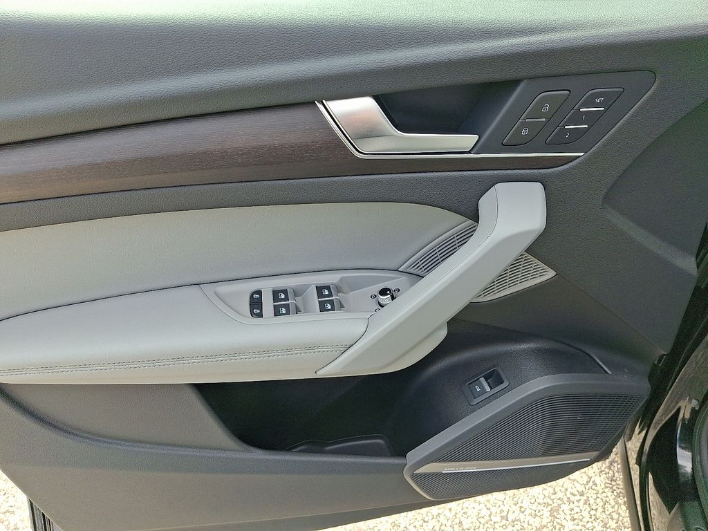 Thumbnail: 2022 Audi Q5 - 13