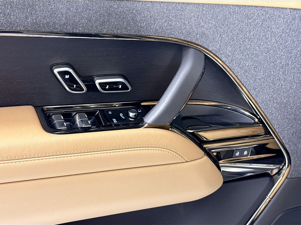 Thumbnail: 2025 Land Rover Range Rover Sport - 23