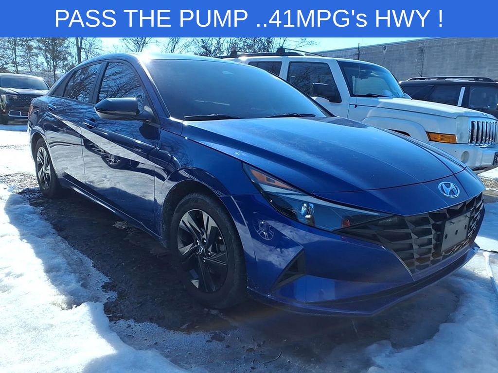 2022 Hyundai Elantra SEL FWD