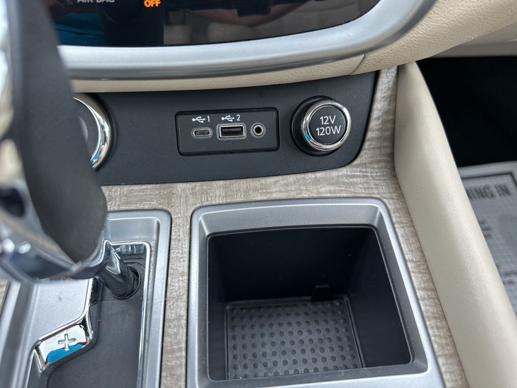 2023 Pearl White Tricoat Nissan Murano SL FWD SUV
