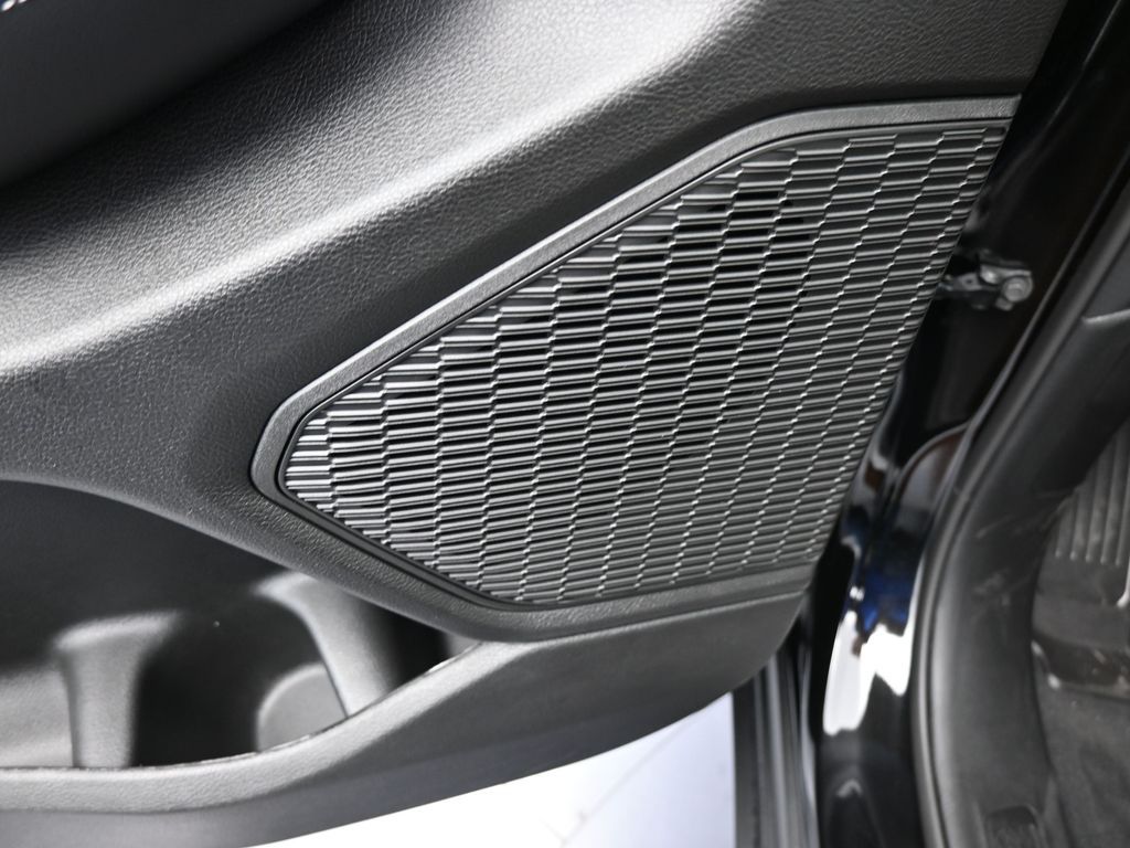 Used 2025 Diamond Black Crystal Pearlcoat Jeep Limited image 14