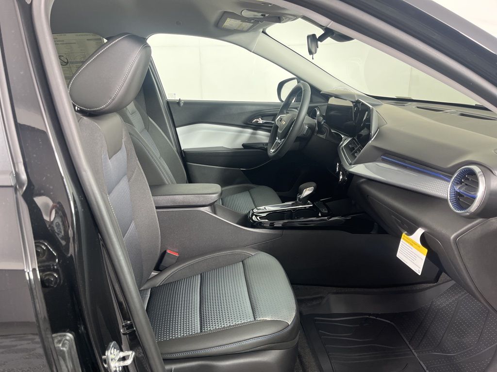 Thumbnail: 2026 Chevrolet Trax - 8