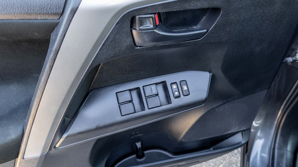 Used 2018 Toyota RAV4 LE 4D Sport Utility