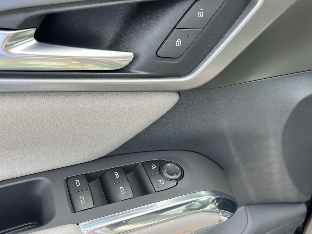 2025 Chevrolet Traverse LT photo