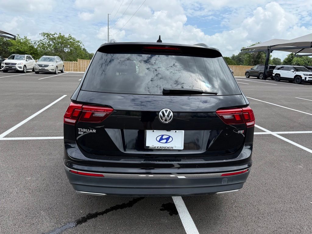 Thumbnail: 2018 Volkswagen Tiguan - 6