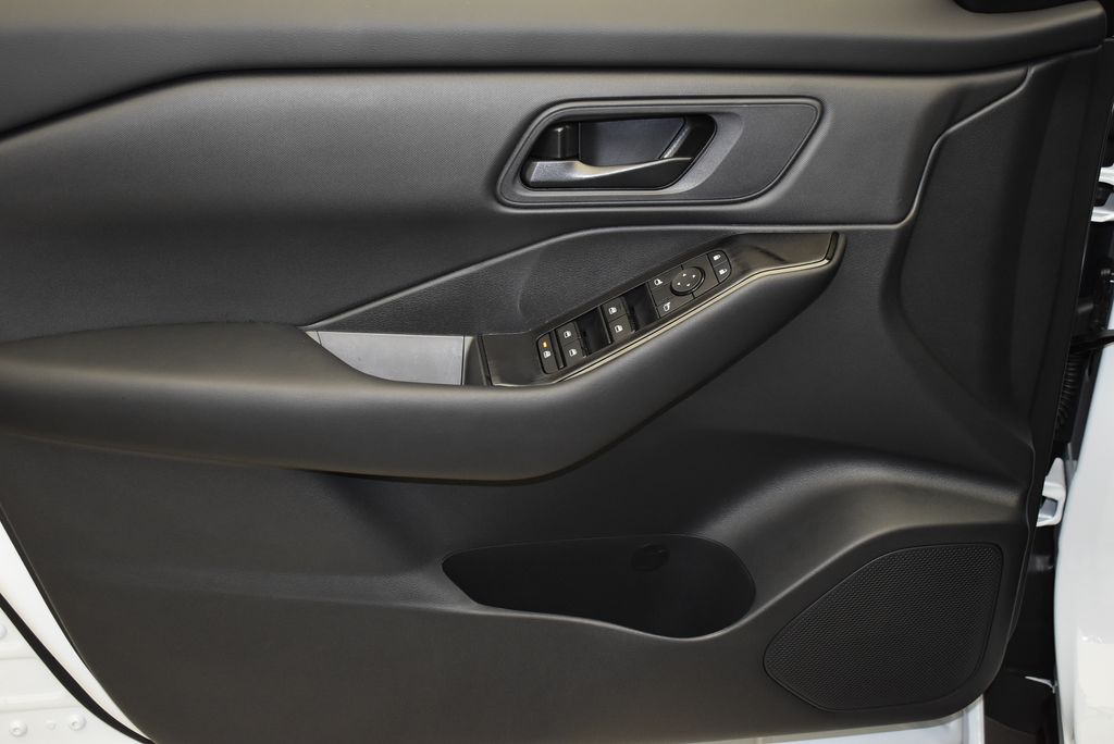 2025 Nissan Rogue S 10