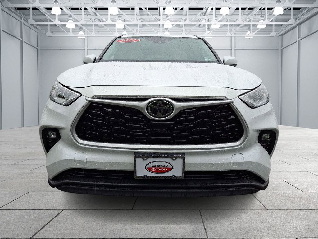 2022 Toyota Highlander XLE 2