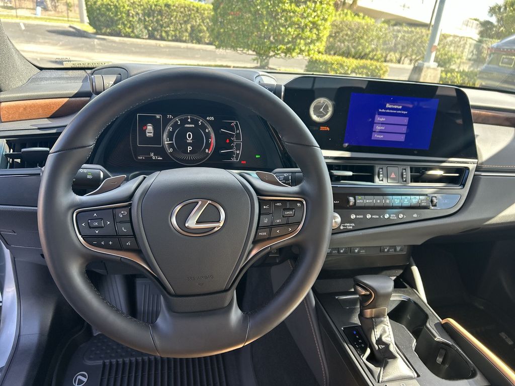 Thumbnail: 2025 Lexus ES - 21