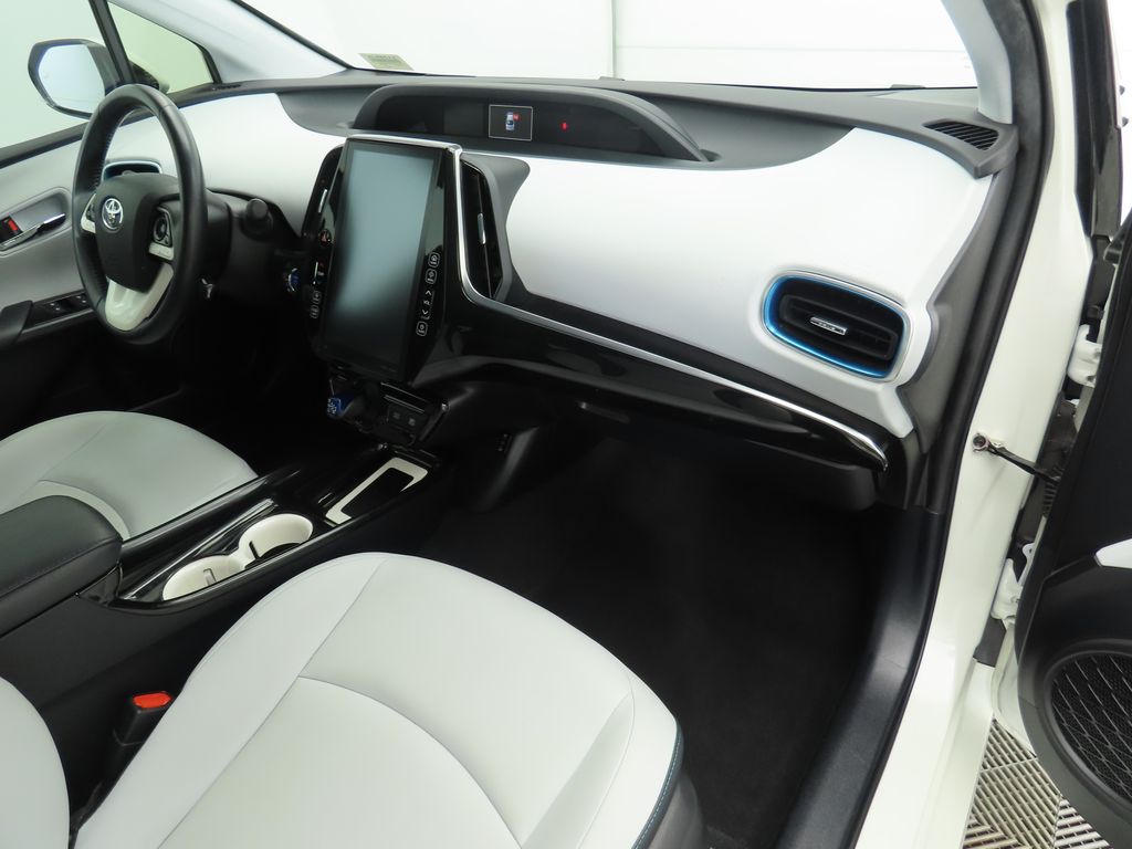 2018 Toyota Prius Four 18