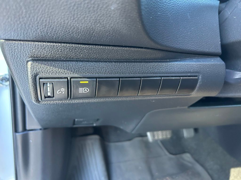 Thumbnail: 2023 Toyota Corolla - 17