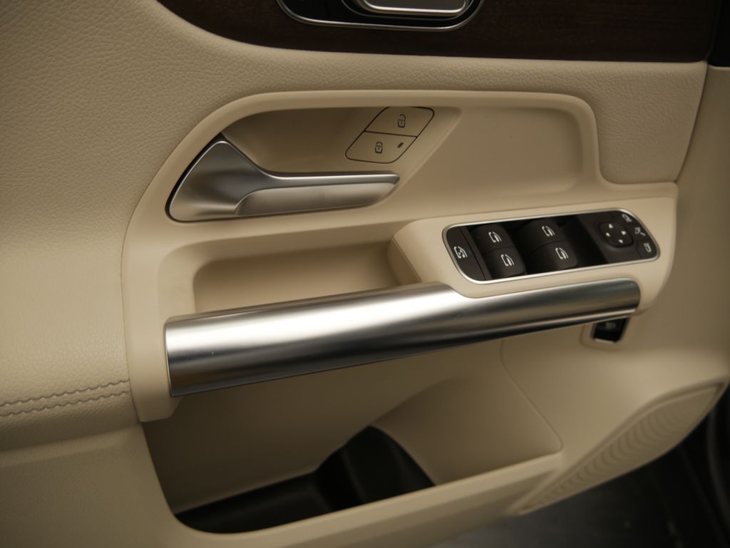 Thumbnail: 2023 Mercedes-Benz GLA - 20