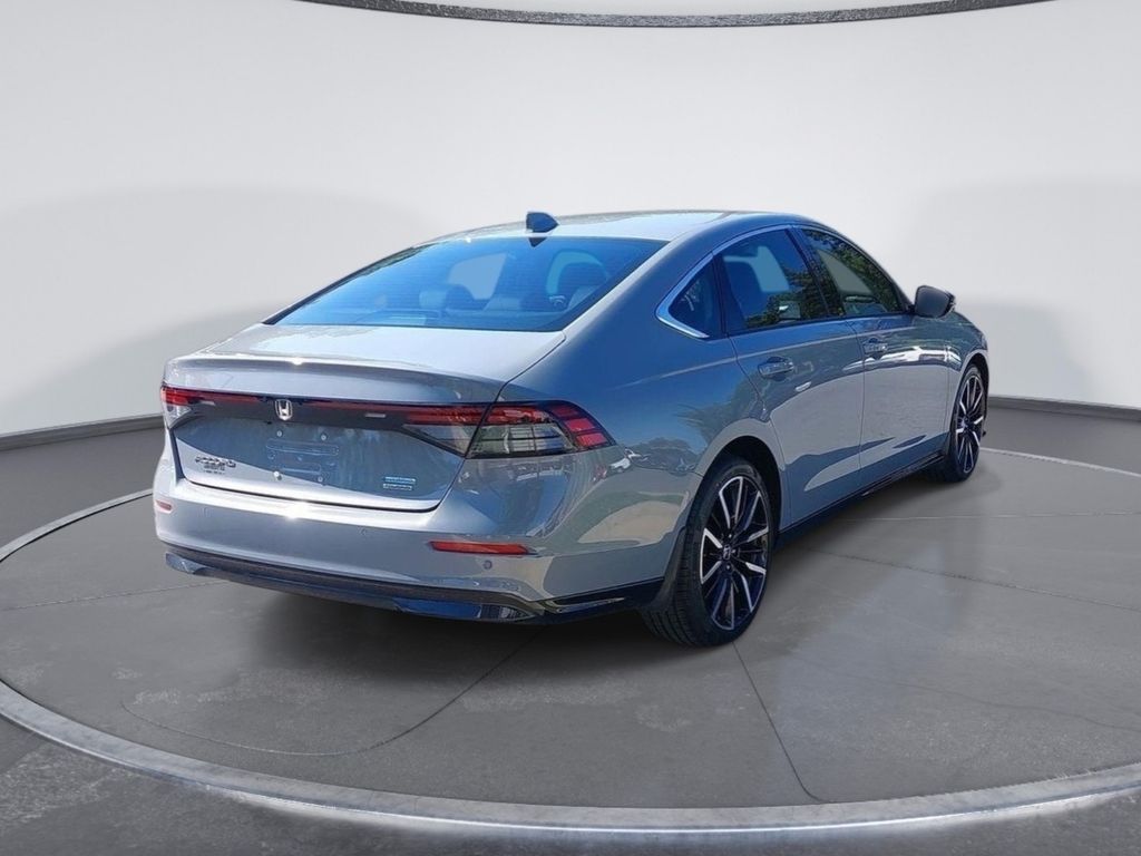 Used 2024  Honda Touring image 3