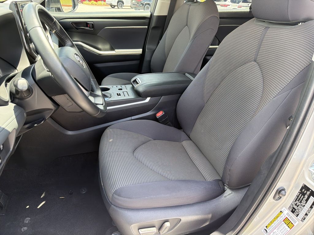 Used 2024 Toyota Highlander SUV