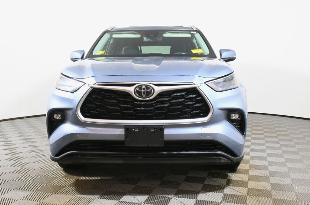 Thumbnail: 2022 Toyota Highlander - 10