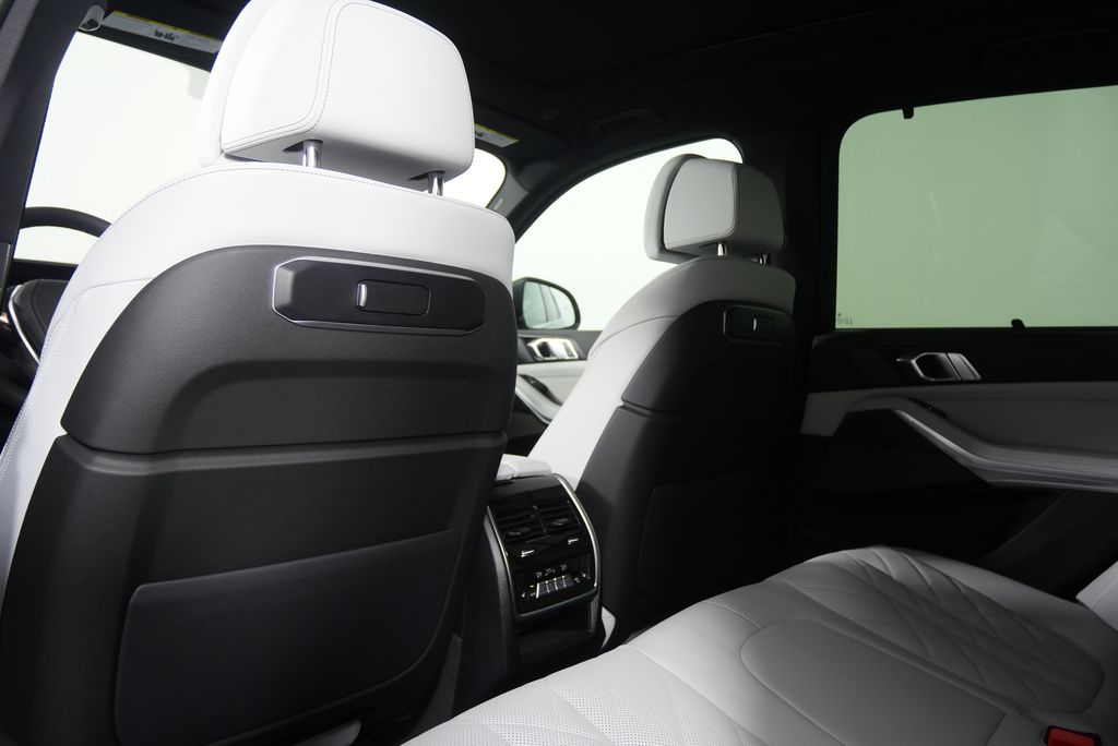 Thumbnail: 2026 BMW X5 - 16