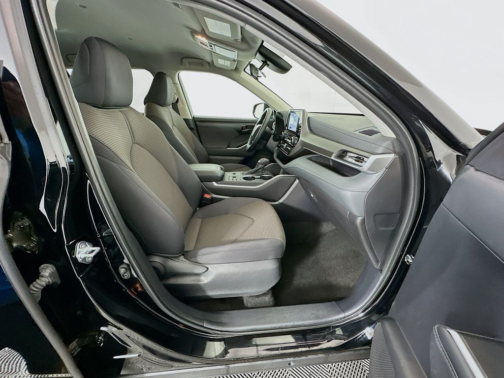 Thumbnail: 2025 Toyota Highlander - 27