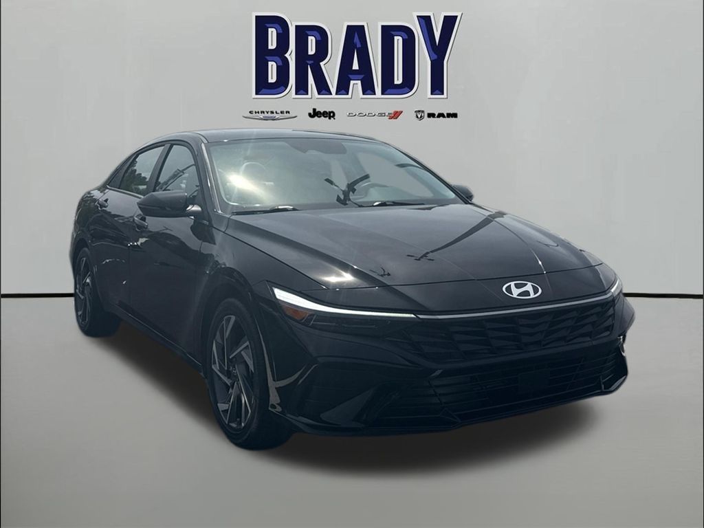 Abyss Black 2025 Hyundai Elantra Limited FWD Sedan Front-Wheel Drive Continuously Variable Transmission