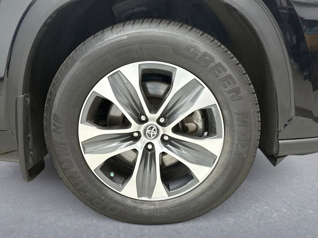 Thumbnail: 2023 Toyota Highlander - 28