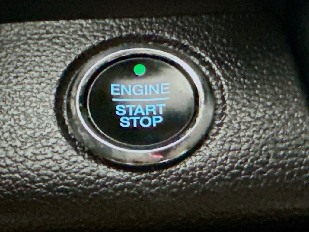 Used 2021 Black Ford XLT image 28