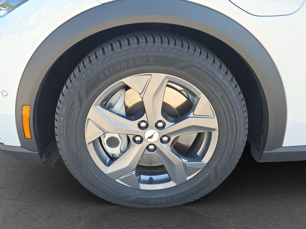 Used 2023 White Ford Select image 4