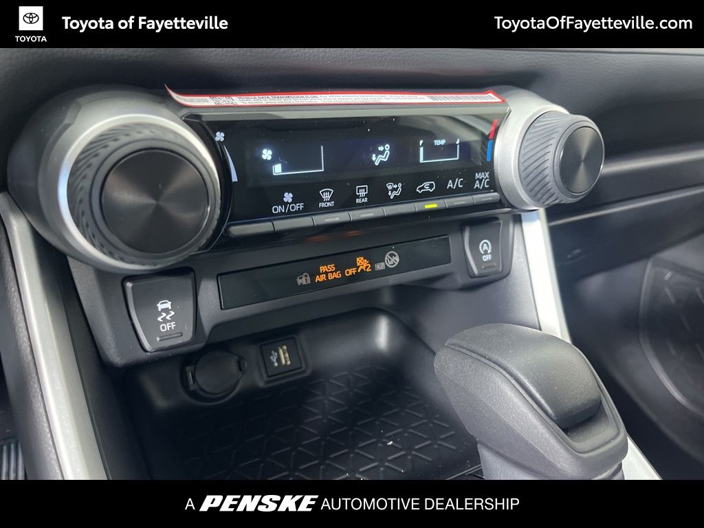 2025 Toyota RAV4 LE 32