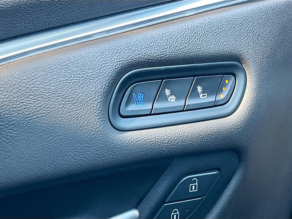 Used 2024 Green Cadillac Sport image 21