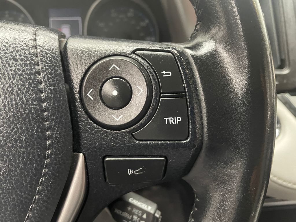 Thumbnail: 2018 Toyota RAV4 - 22