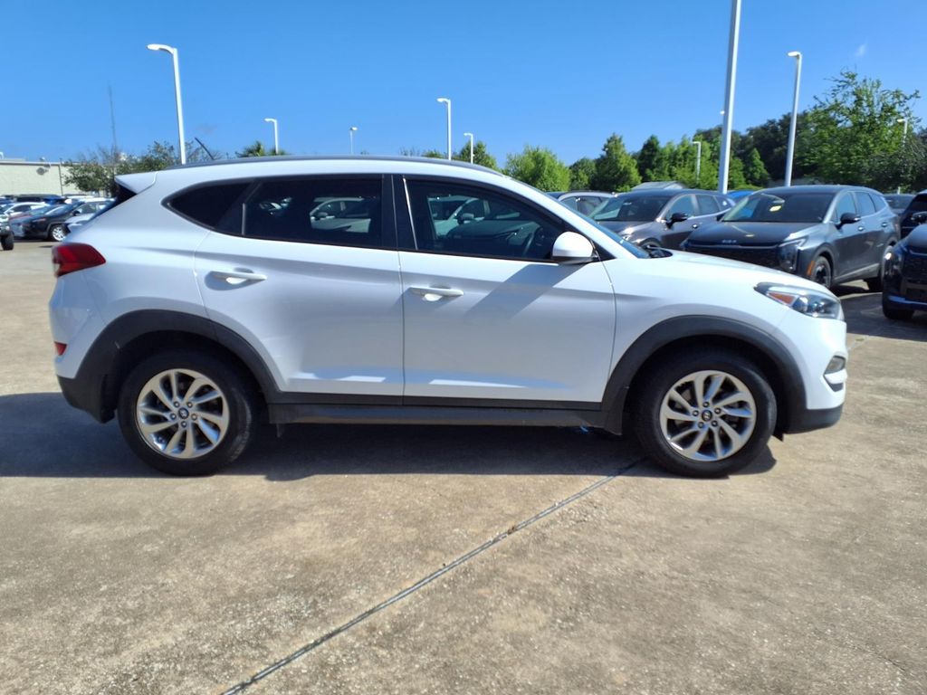 2016 Hyundai Tucson SE White at Baytown Hyundai
