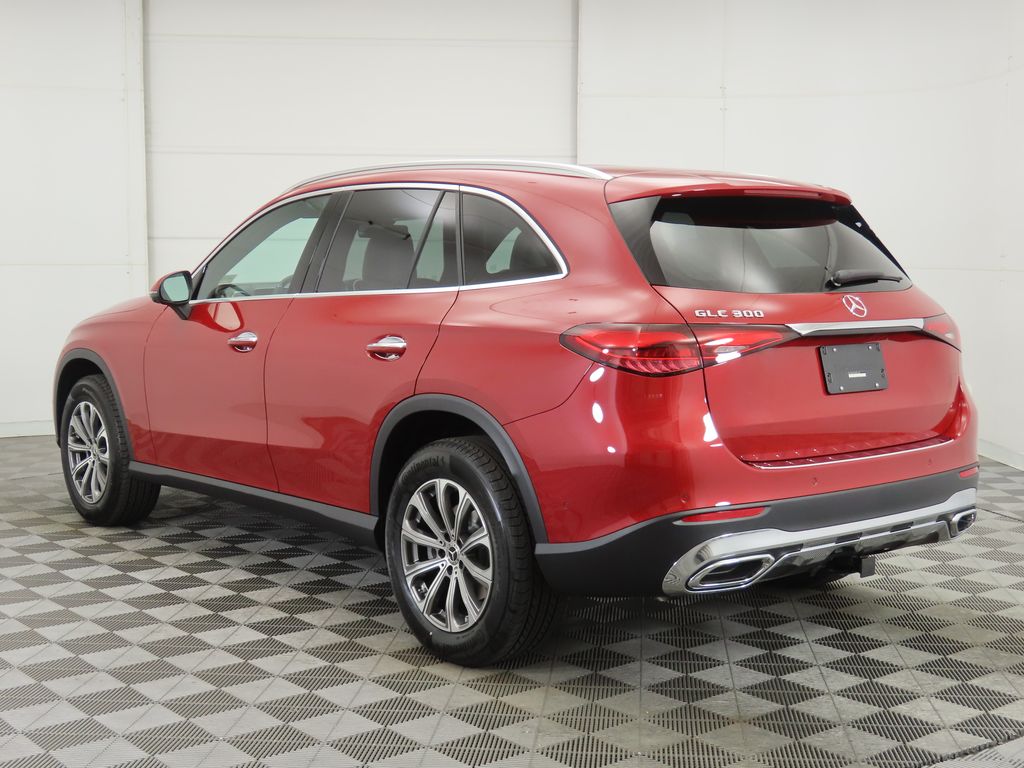 2025 Mercedes-Benz GLC 300 7
