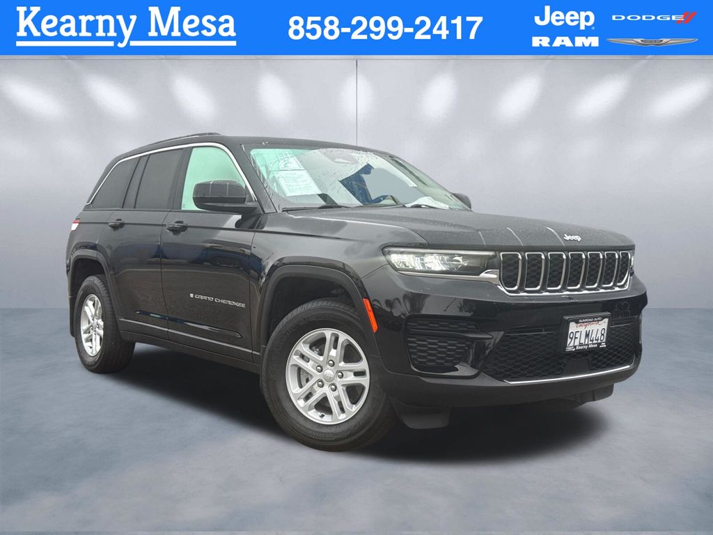Diamond Black Crystal Pearlcoat 2023 Jeep Grand Cherokee Laredo 4WD SUV / Crossover Four-Wheel Drive 8-Speed Automatic