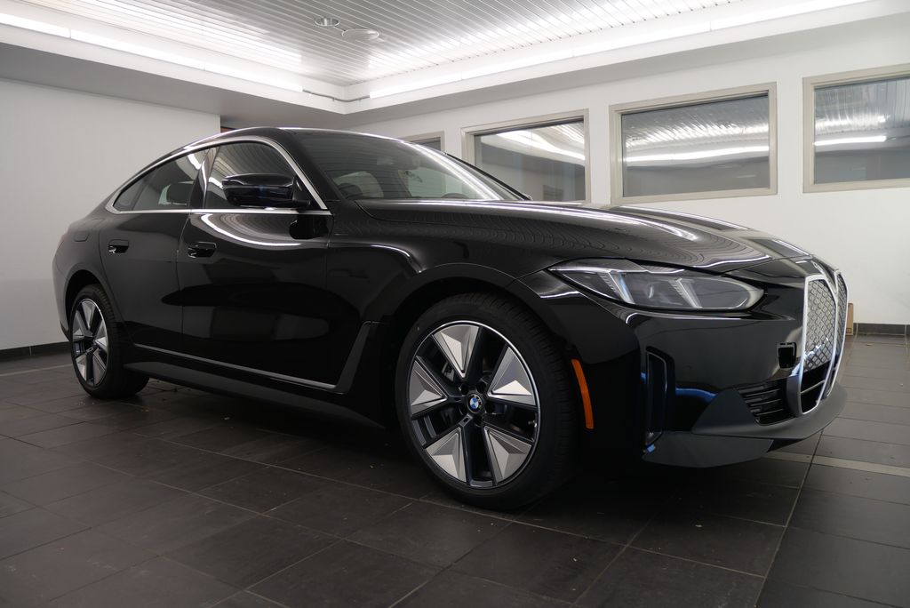 2025 BMW i4 eDrive40 8