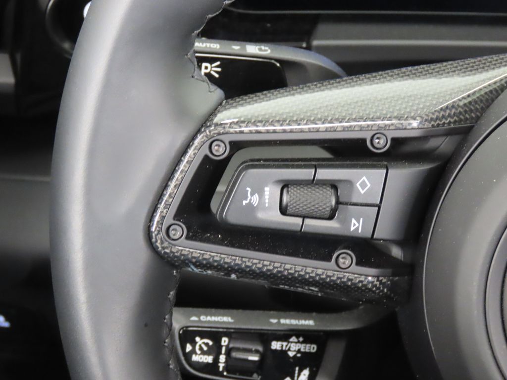 Thumbnail: 2025 Porsche Macan - 20