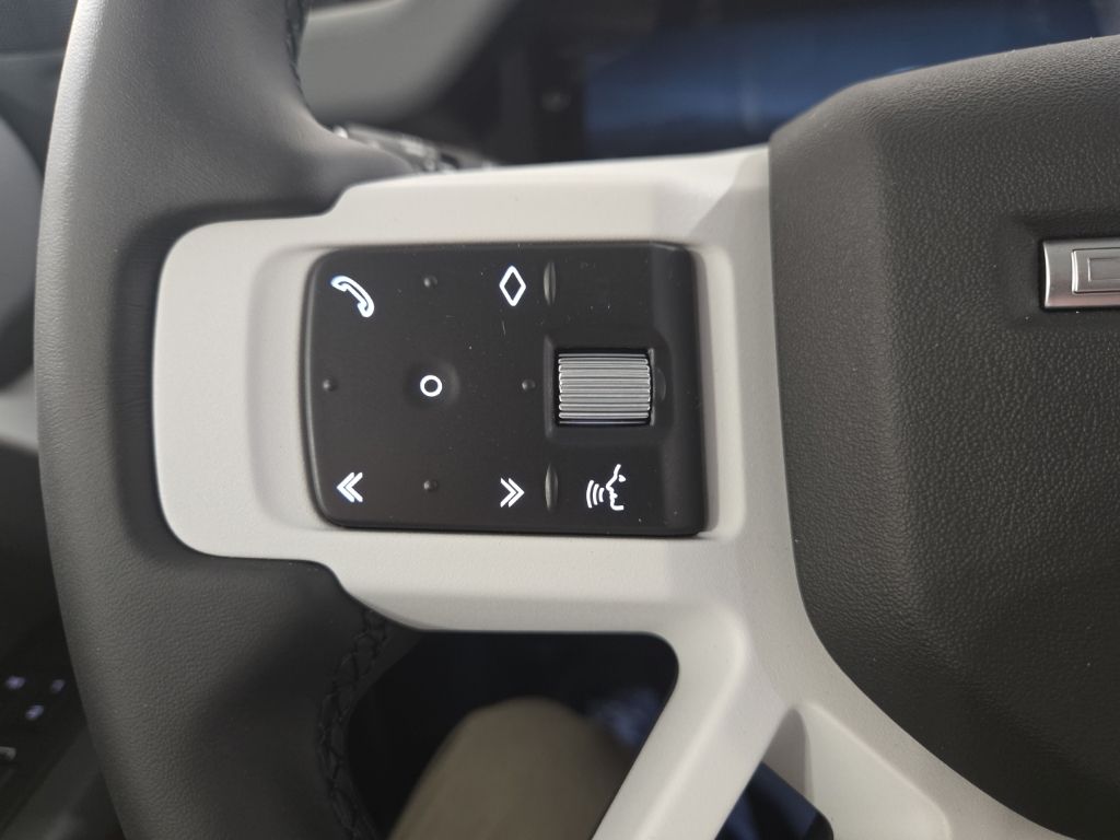 New 2026 White Land Rover X-Dynamic SE image 22