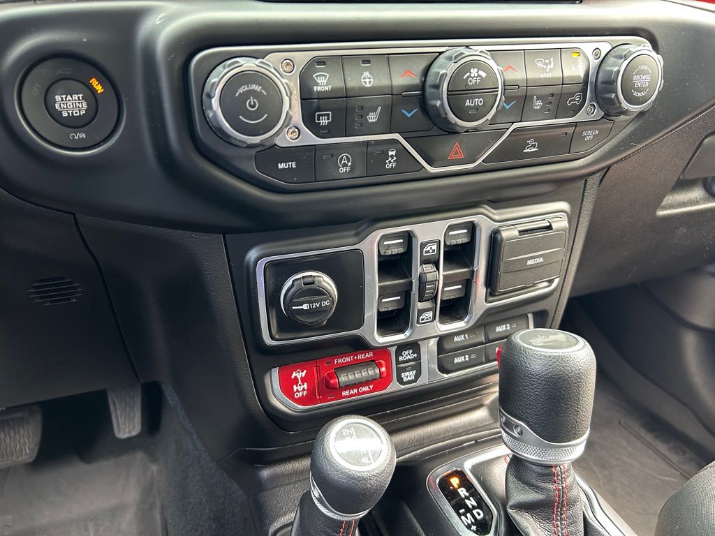 Thumbnail: 2022 Jeep Wrangler - 31