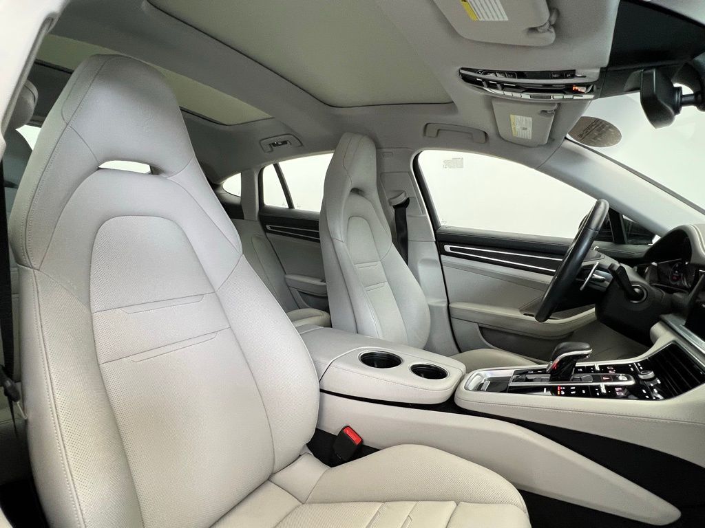 Thumbnail: 2023 Porsche Panamera - 15