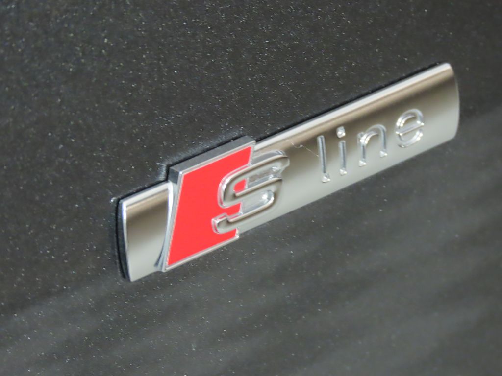 Thumbnail: 2025 Audi Q3 - 11