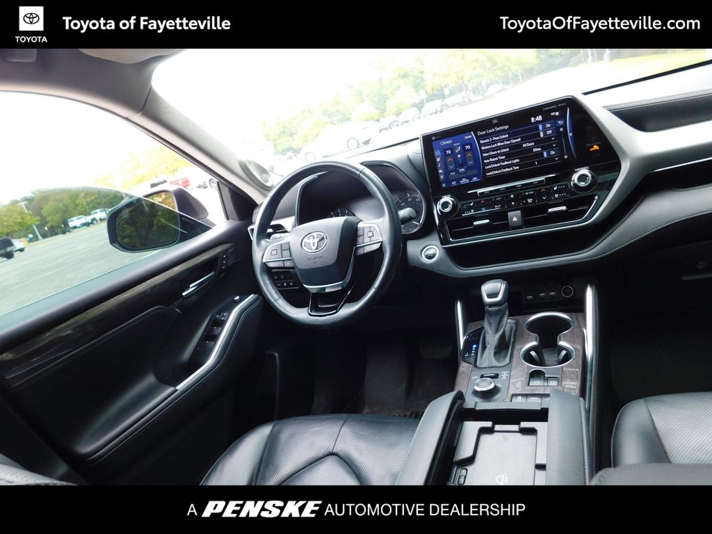 Thumbnail: 2021 Toyota Highlander - 7