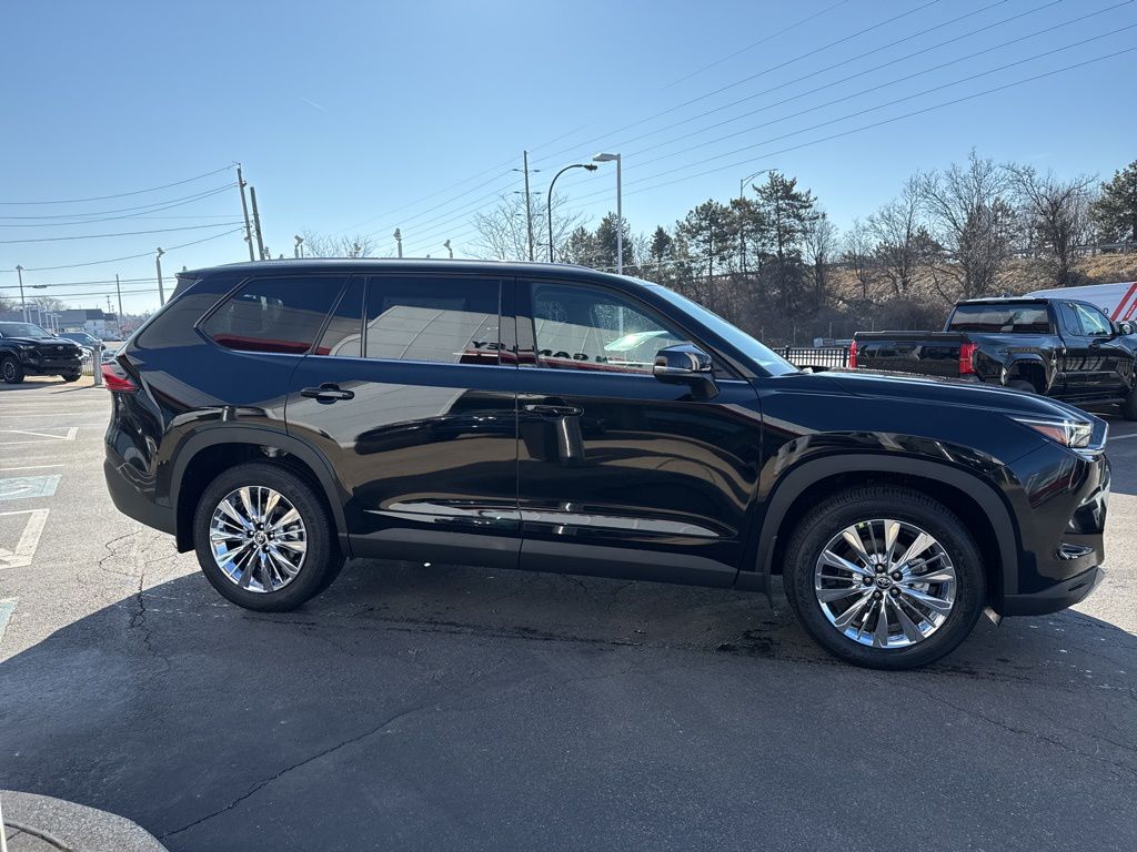2025 Toyota Grand Highlander  photo