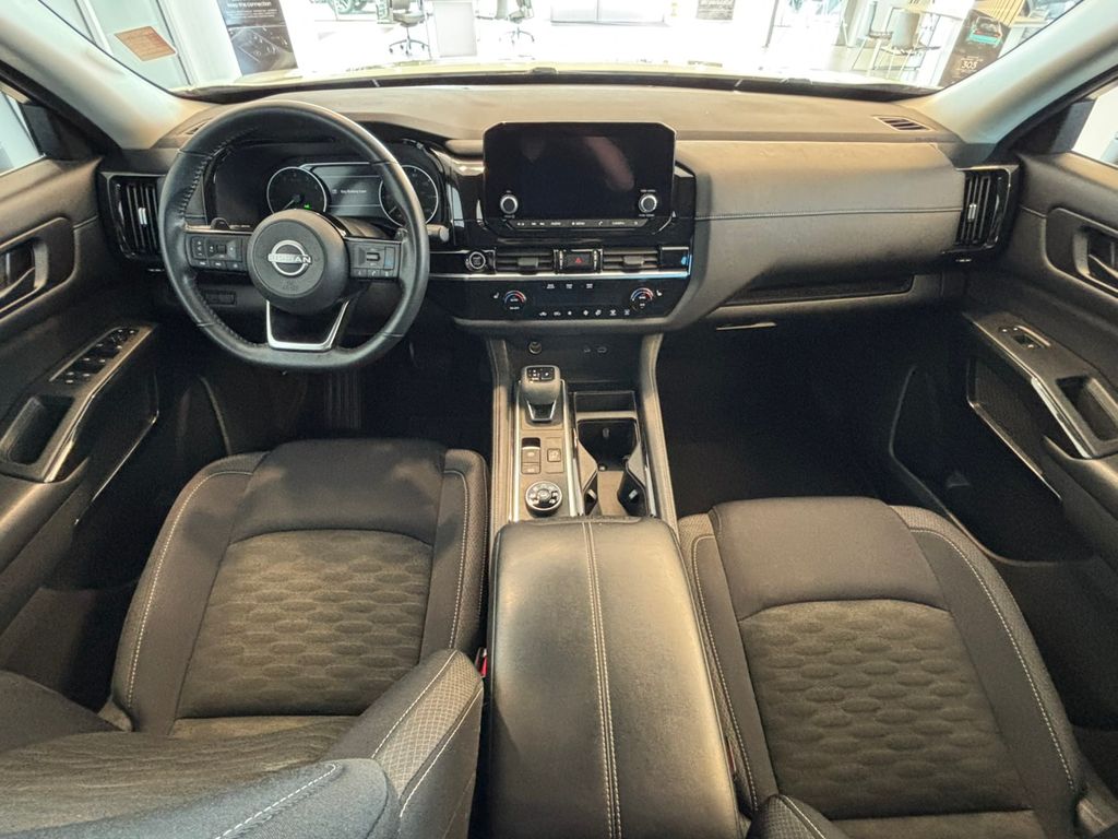 2023 Nissan Pathfinder SV