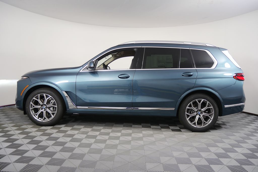 Thumbnail: 2026 BMW X7 - 6