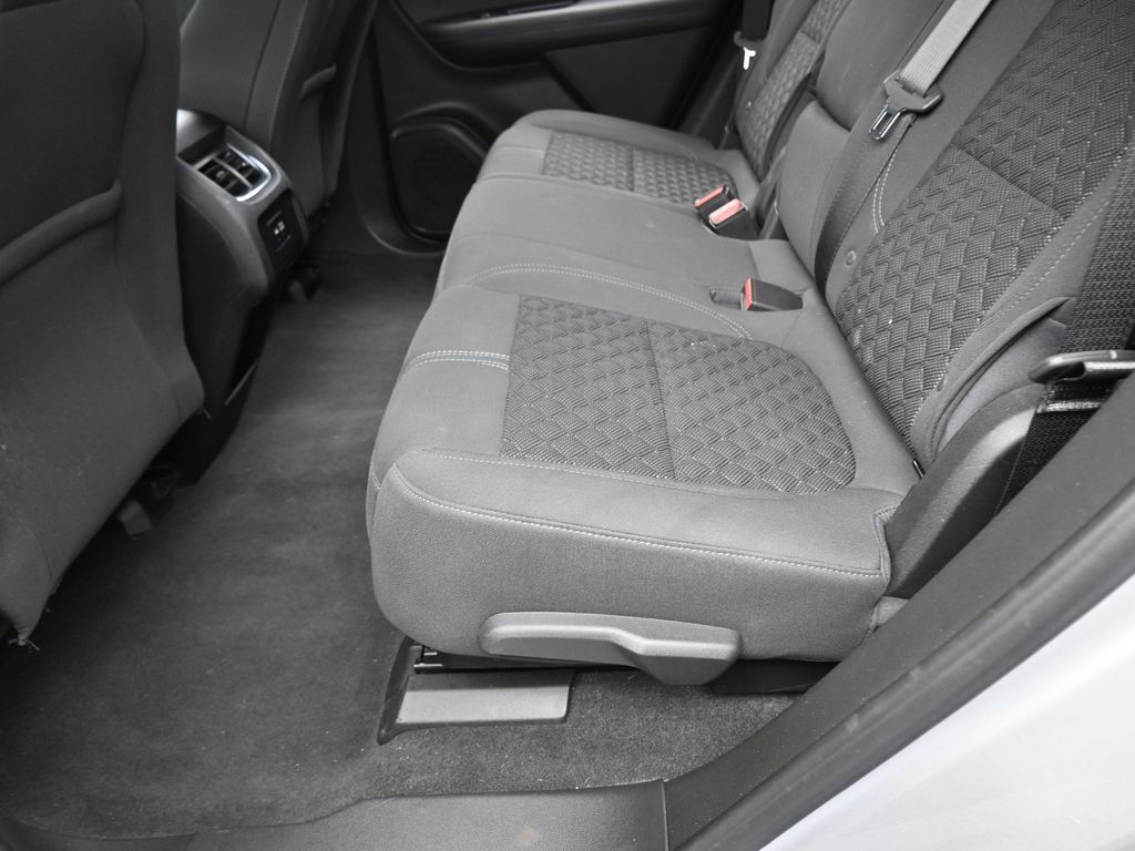 Used 2019 Silver Ice Metallic Chevrolet L image 28