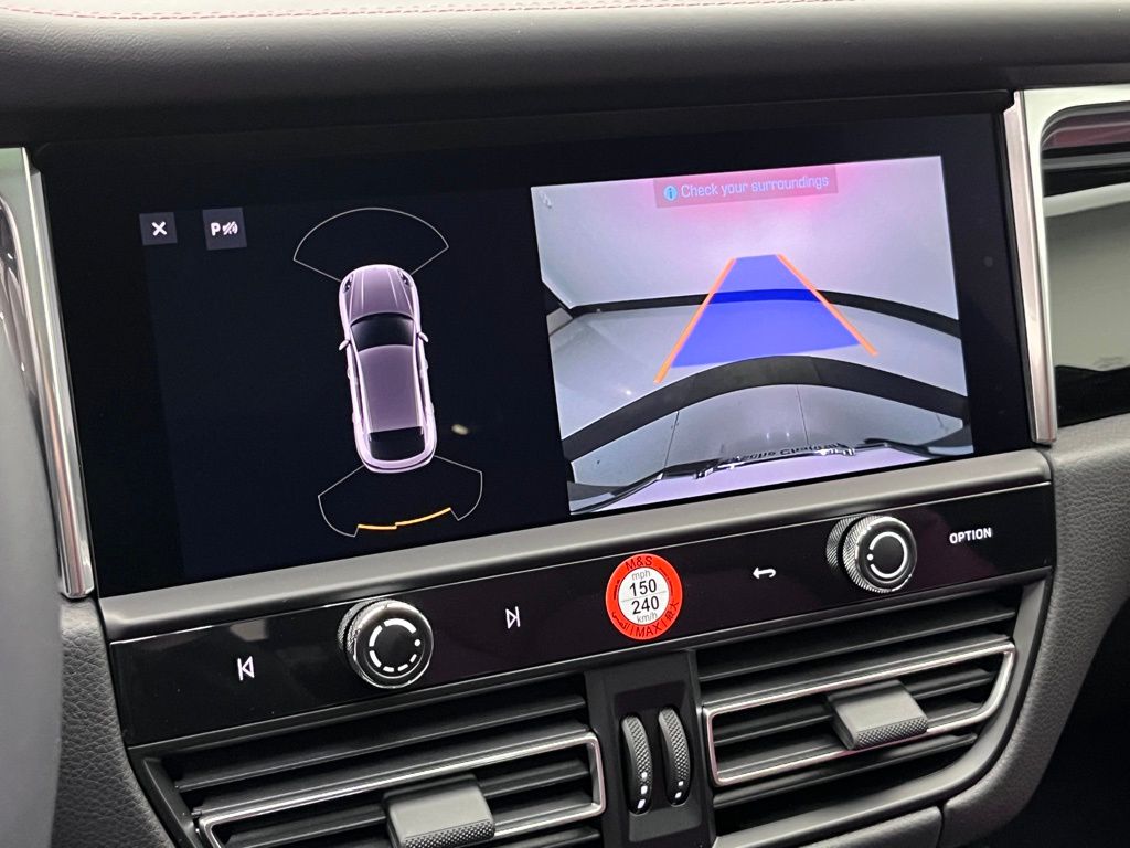 2025 Porsche Macan  19